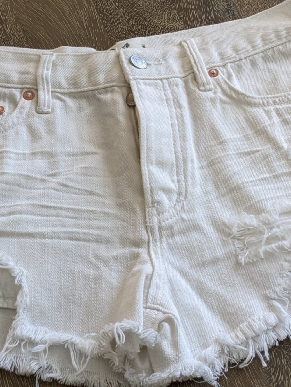 We The Free, NWT White Denim Distressed Cut Off Button Fly Shorts, Size 26